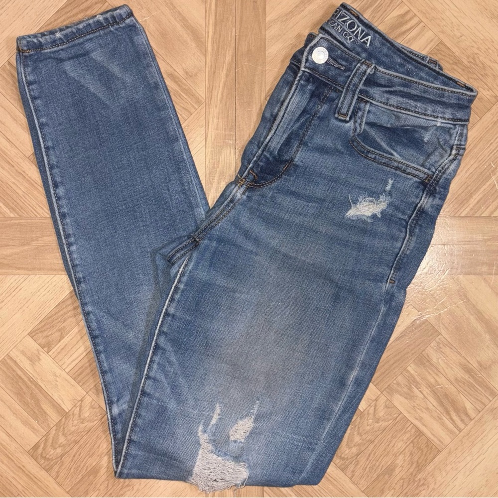 Size 26x29 - Arizona Jean Co. Slim Fit Distressed Light Wash Skinny Jeans